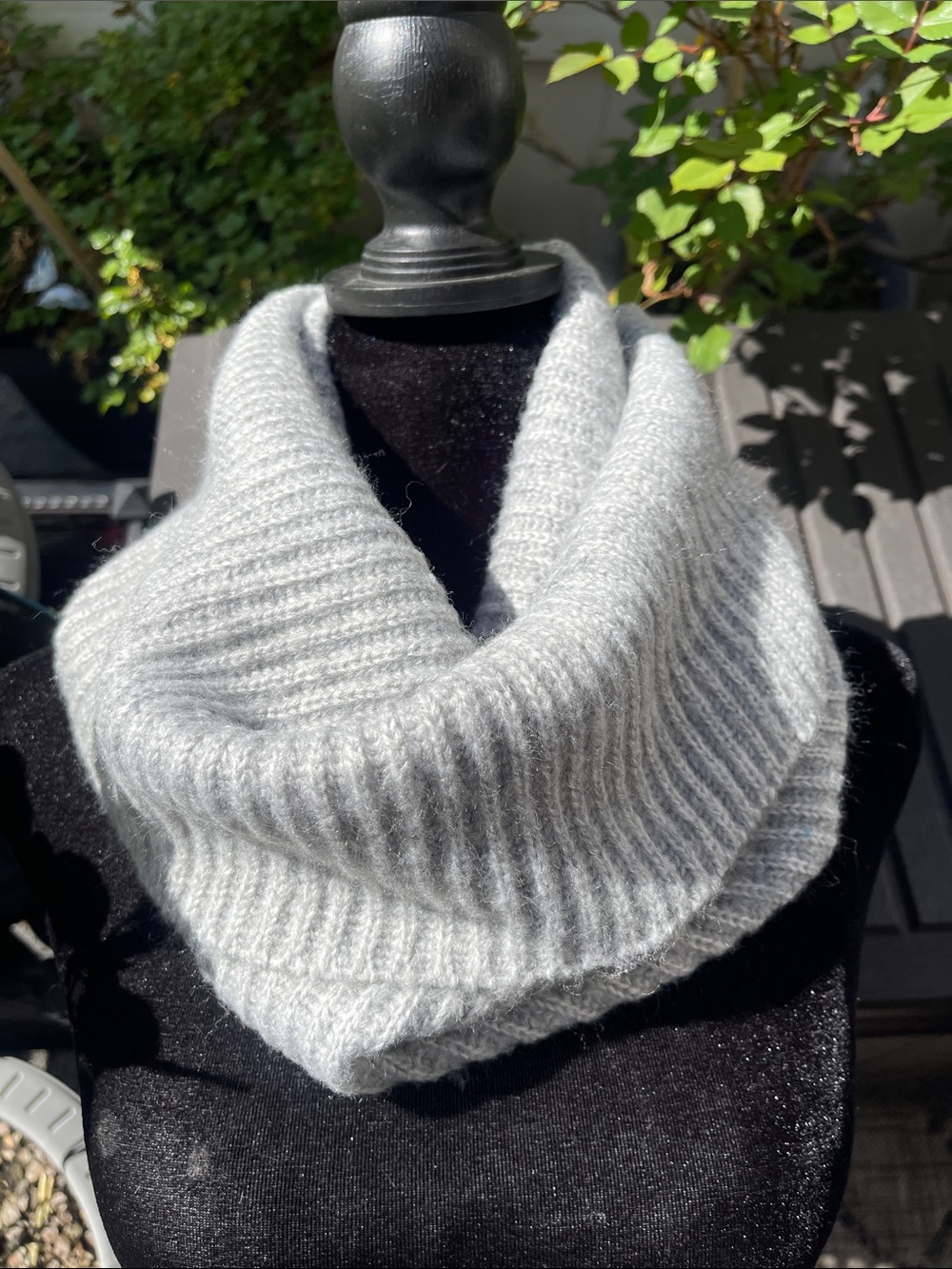 H&M Light Gray Ribbed Knit Scarf - Picture 2 of 7